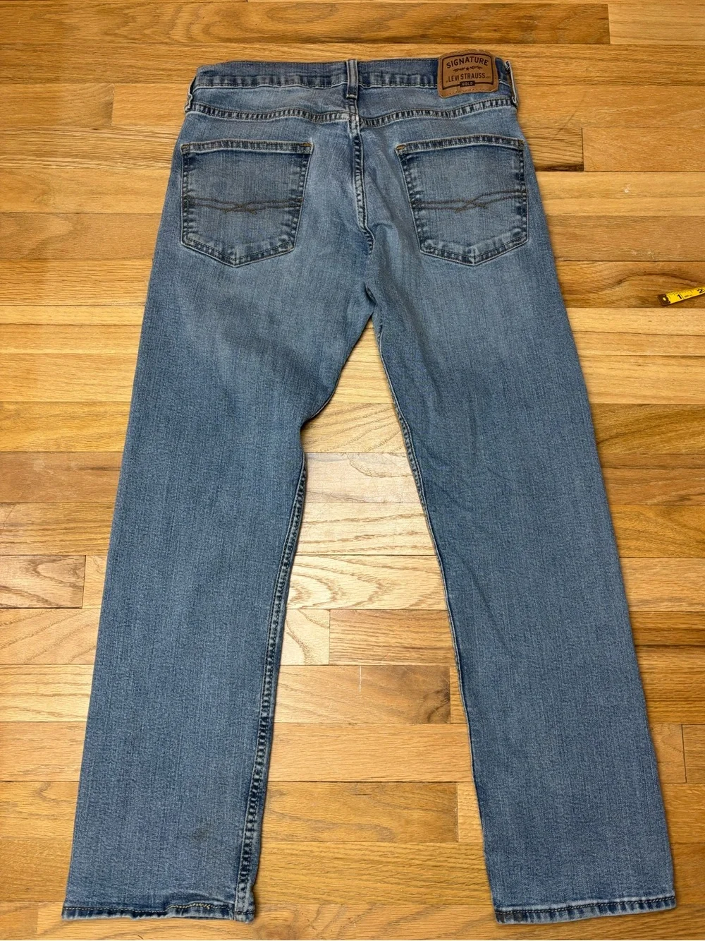 Signature Levi Strauss & Co Regular Fit Mens Jeans 31 x 30 Medium Wash Blue
